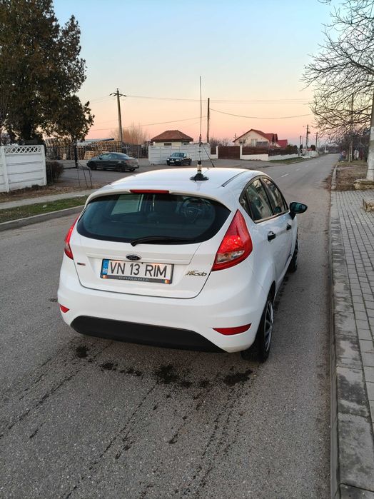 Vând Ford fiesta