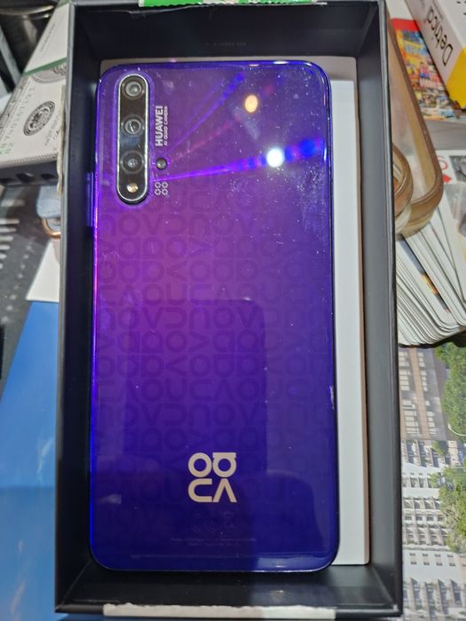 Telefon aproape nou cu incarcator