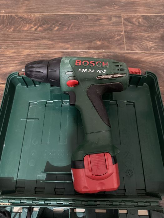 Vand 2 buc  Bosch PSR 060395550W/U cu 2 acumulatori 12V + accesorii + 1 buc Bosch Psr 9,6 cu acumulator