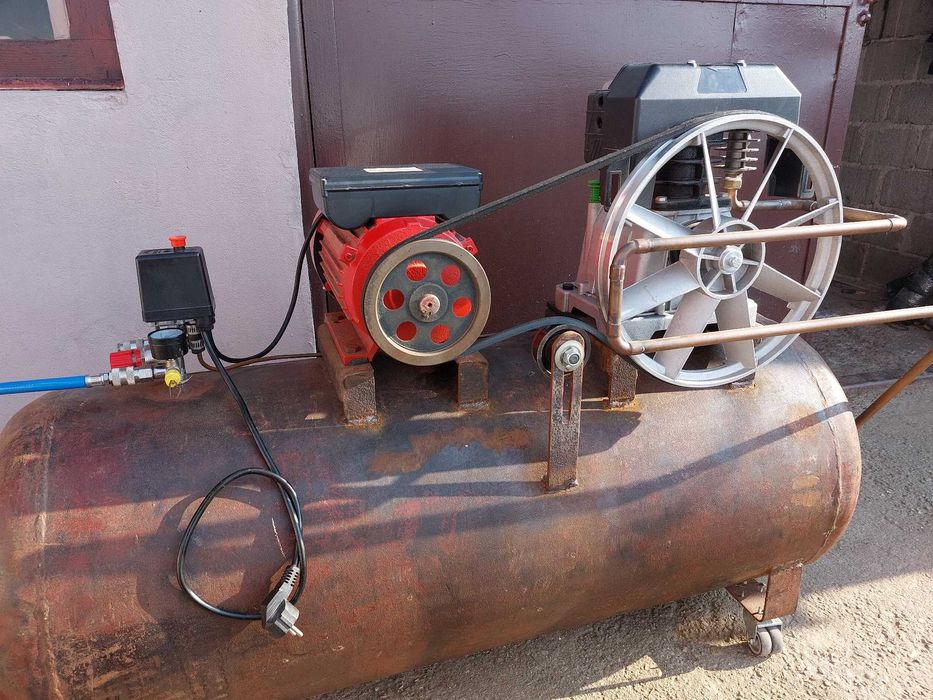 Compresor 240l, 10 bar, 510 l/min debit monofazic