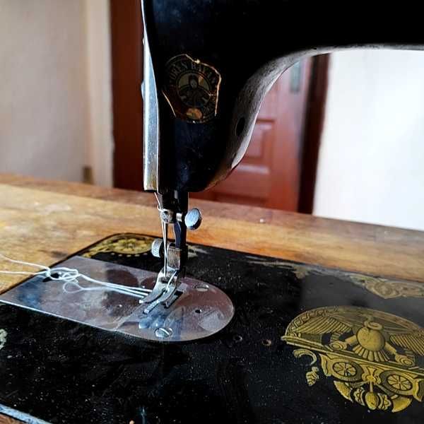 Ретро шевна машина-масичка