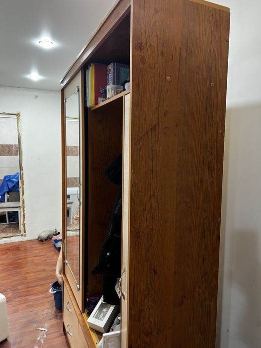 Продам прихожую шкаф