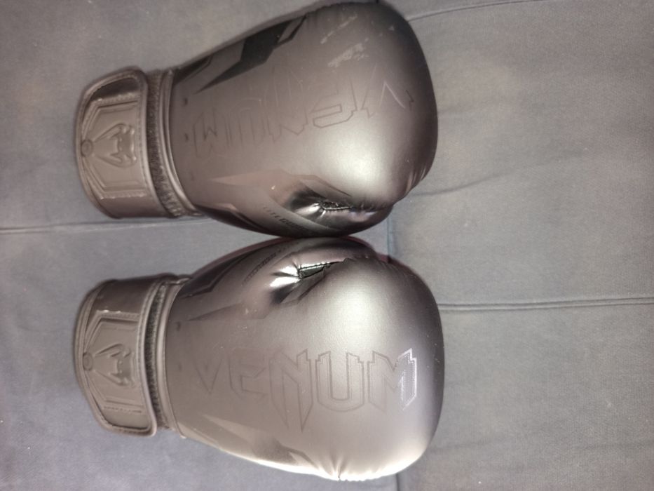 Боксерские перчатки