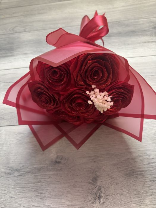 Buchet 7 trandafiri din satin