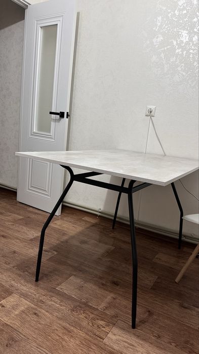 Продам кухонный стол