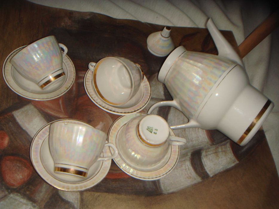 Набор СССР для кофе 4-ре чашки и кофейник отличное состояние