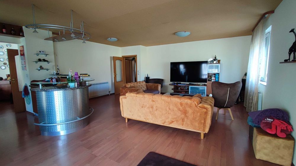 Многостаен апартамент на бул. "България", гр. Велико Търново