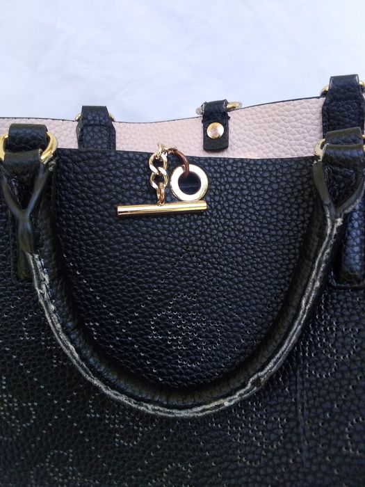 Дамска чанта Guess