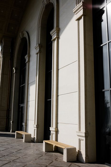 Скамья из камня Евро