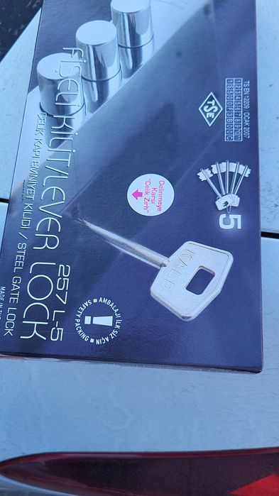 Deblocari usi si reparatii yale manere schimbare butuci chei noi