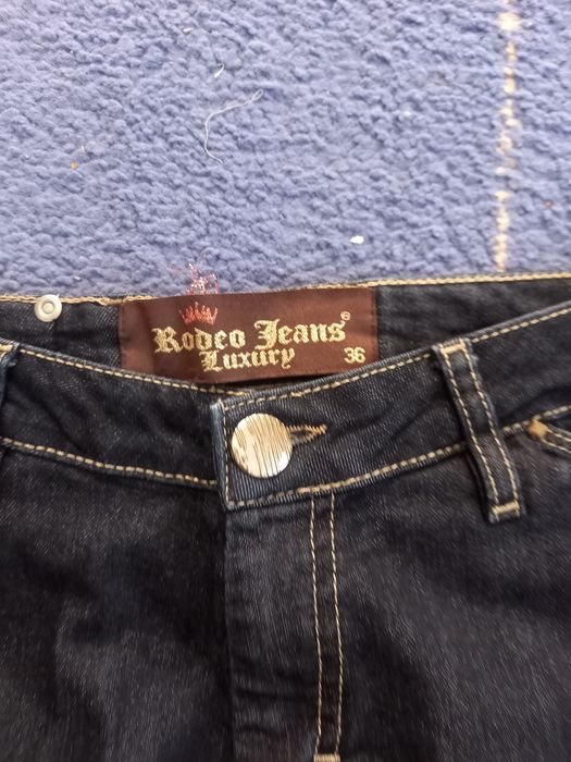 Продам  молодежные джинсы