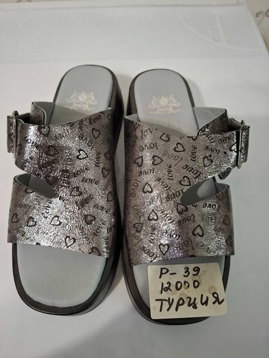 Продам костюмчики