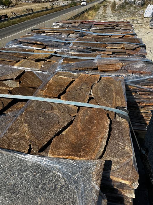 Кафяв камък-гнайс меча кожа за под