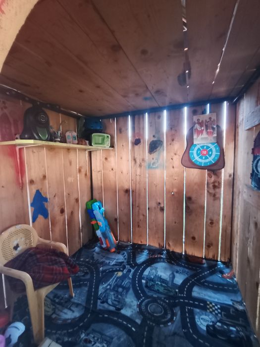 Căsuța de joacă pentru copii
