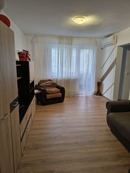 Apartament 3 camere de închiriat