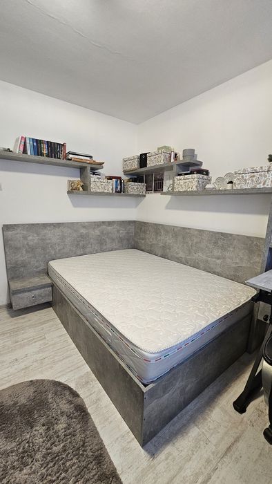 Pat dublu cu spatiu de depozitare