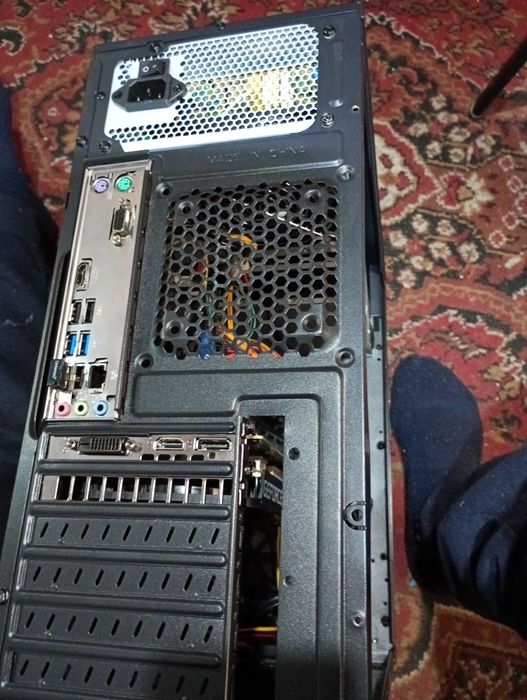 Vând unitate centrala pc cu monitor