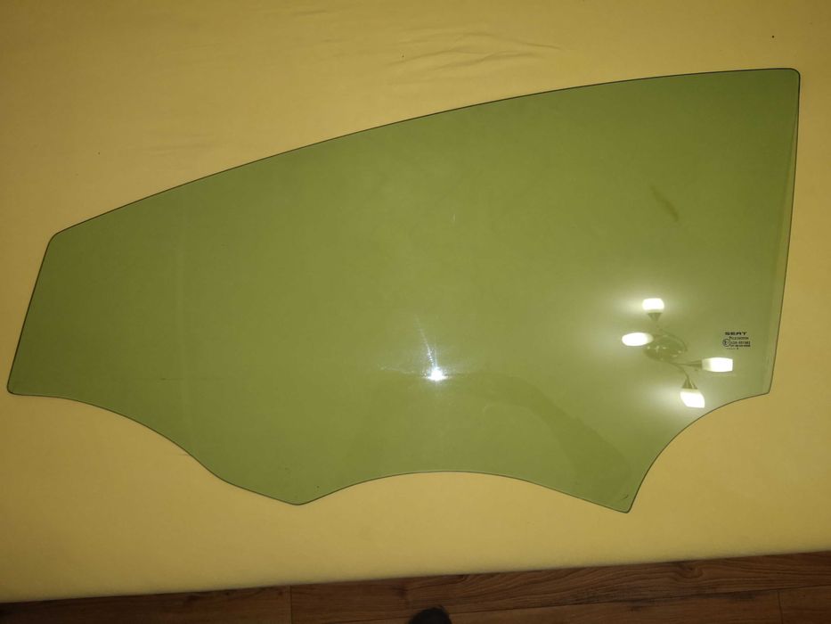 Предно стъкло за лява врата за сеат леон seat leon 1P 2006г.