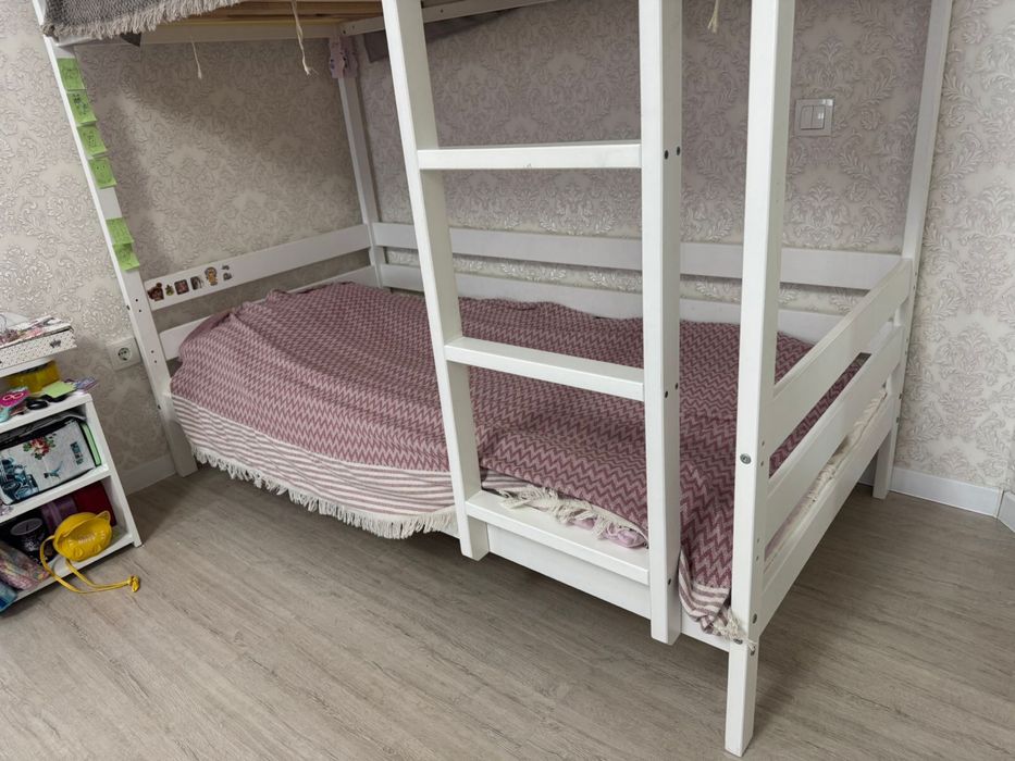 Детская двухъярусная кровать