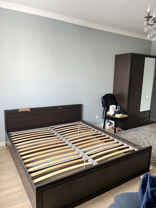 Двуспальная кровать