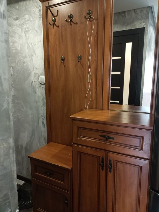 Диван, прихожая .