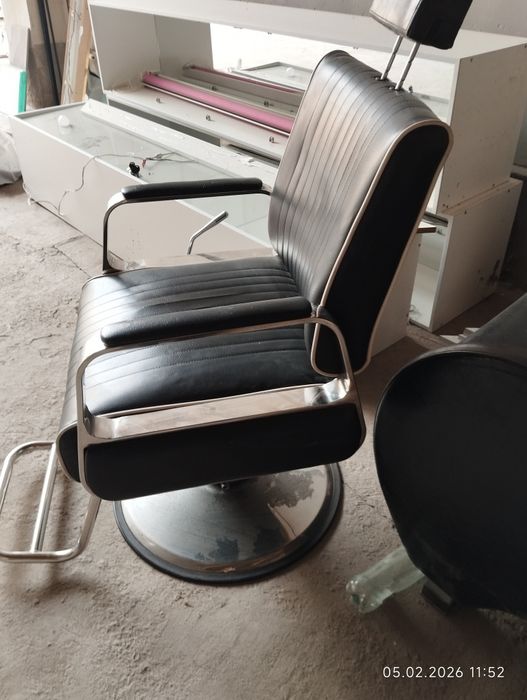 Парикмахерское или барбер-кресло