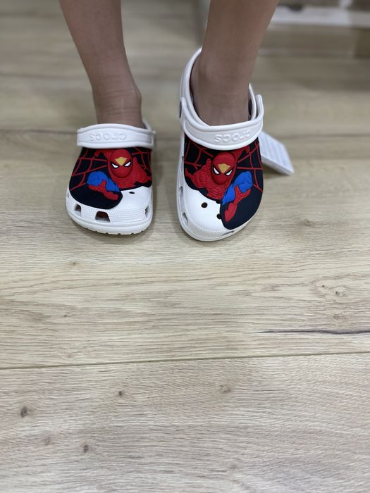 Продаются детские кроксы.
