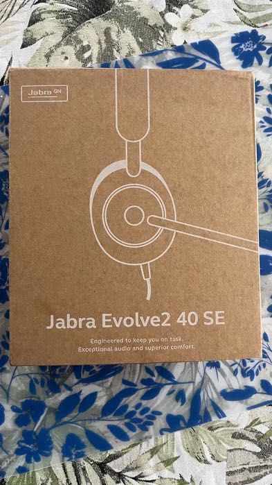 Продавам чисто нови слушалки Jabra Evolve2 40 SE