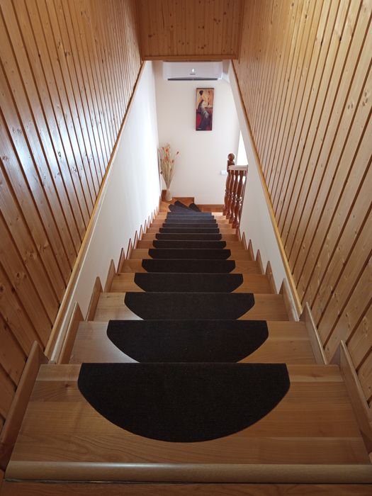 Închiriez apartament 3 camere