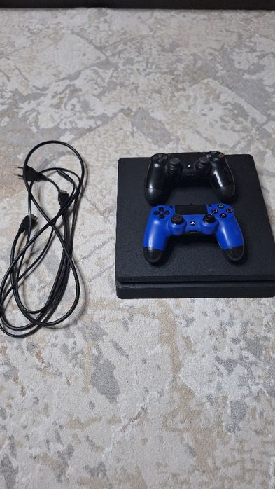 Продам ps4 в хорошем состоянии