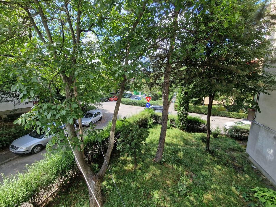 Inchiriez apartament 3 camere decomandate si loc parcare Zorilor Cluj