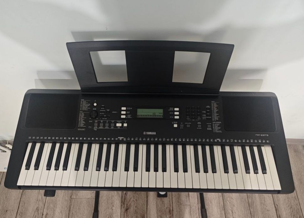 Синтезатор Yamaha PSR-E373 продается СРОЧНО;