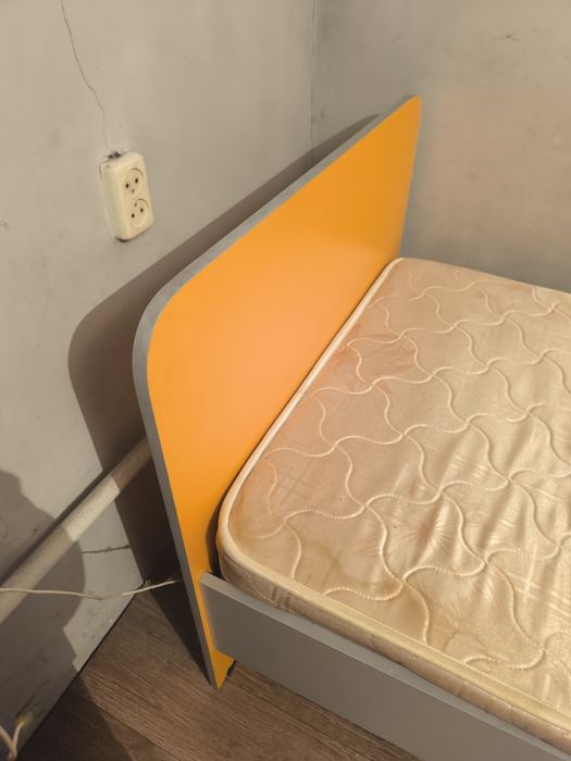 Срочно продам спальный детский гарнитур