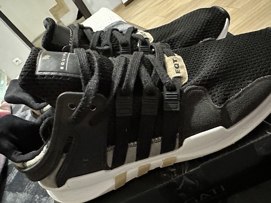 Vand adidasi,adidas EQT si una pharrell wiliams