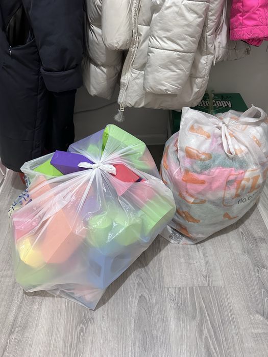 Игрушки, вещи для девочки бесплатно