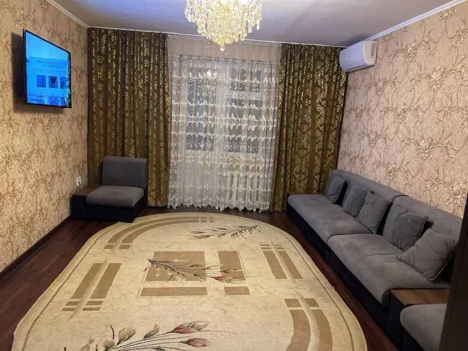 Продаётся квартира на ЦУМ 3 комнатная, балкон 2х7, ор-р Сенат