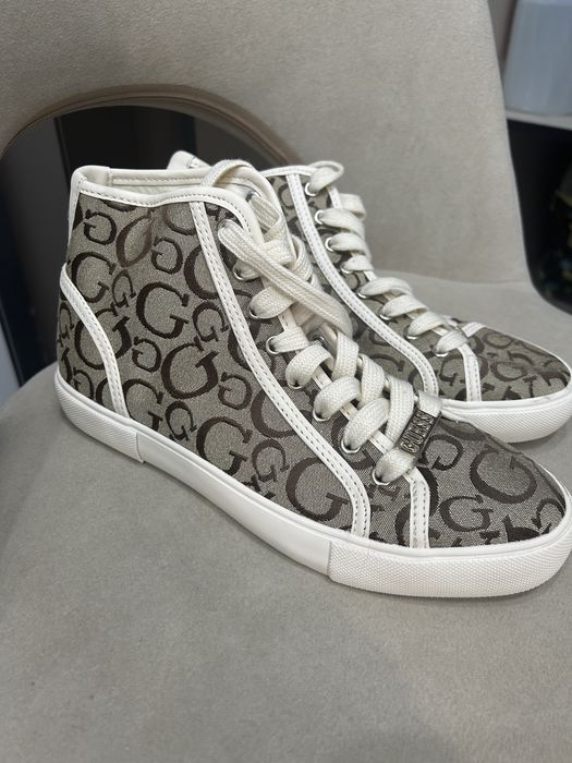 Продам новые кеды Guess