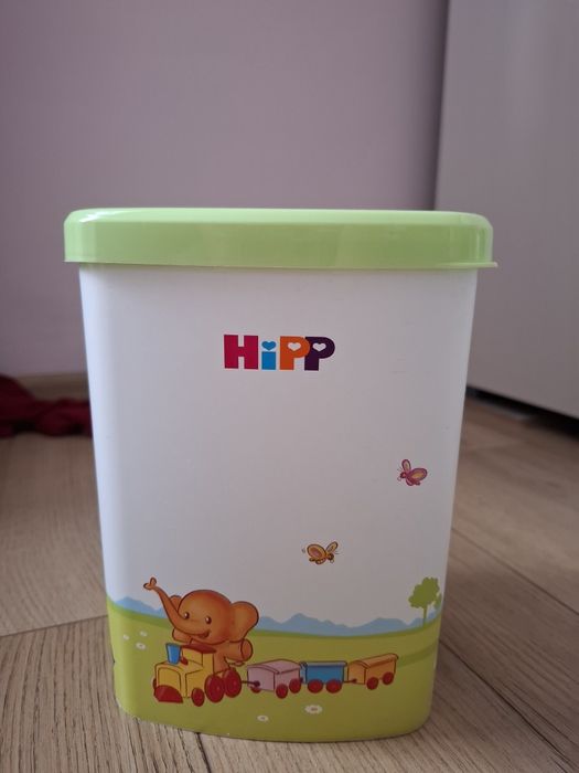 Продавам бебешки неща