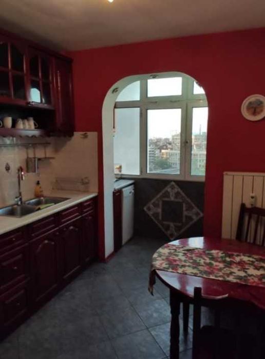 Дава се под наем Тристаен апартамент в София, Център - 91 кв.м за 700 € - Снимка #2