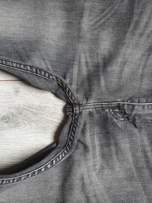 Blugi LEVI'S 519 Extreme Skinny Lo-Ball - Marime W33 (Talie 82 cm)