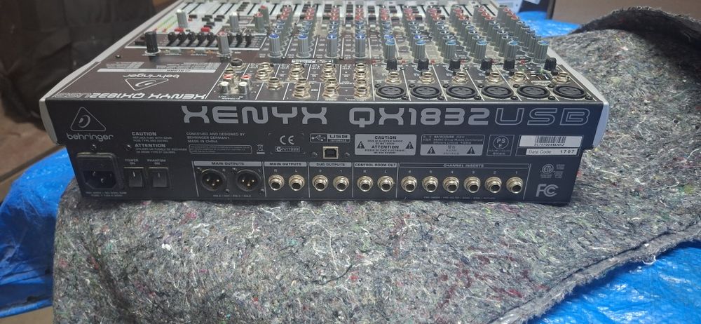 Vând mixer Behringer Xenyx qx1832   USB