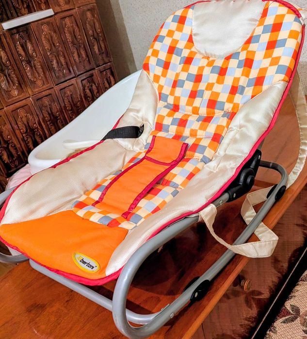 Scaun alimentatie Chicco, bebelusi, reglabil complet, stabil