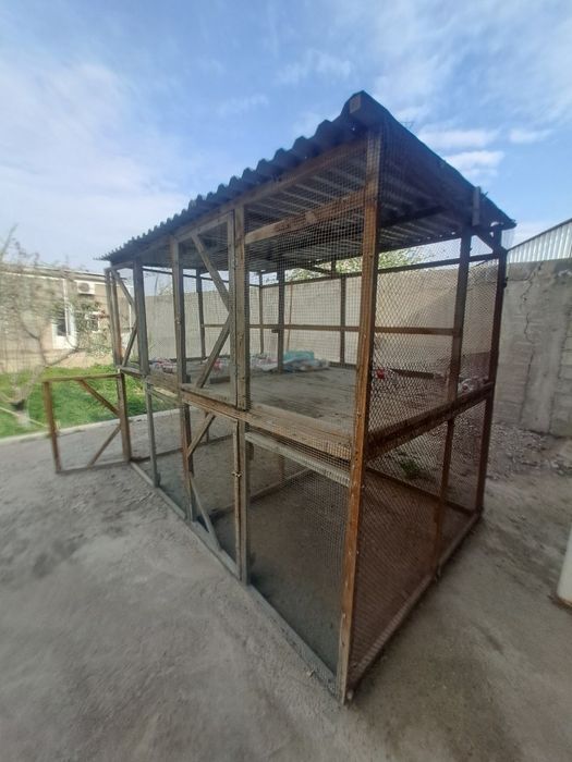 Товуклар ва куркалар учун катак сотилади.