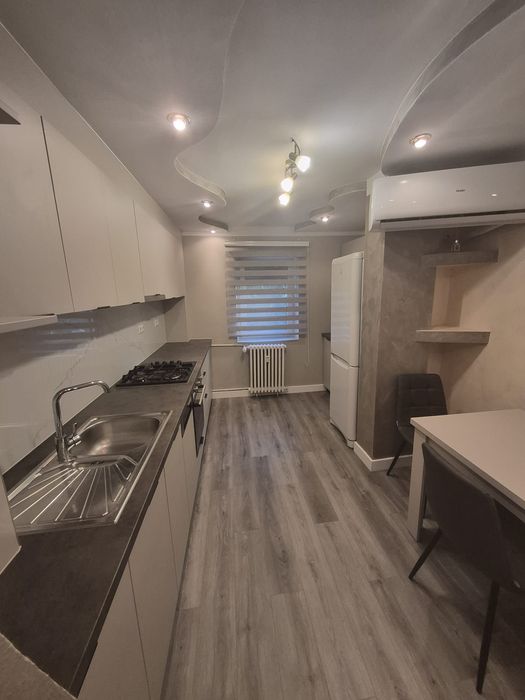 Închiriez apartament cu 3 camere