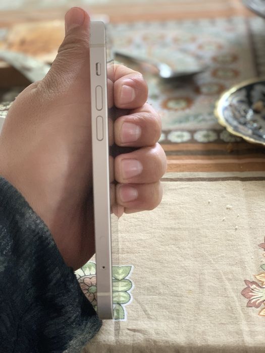 Iphone 12       .