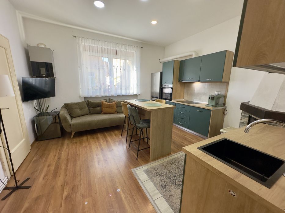 Apartament la casa zona Lupeni