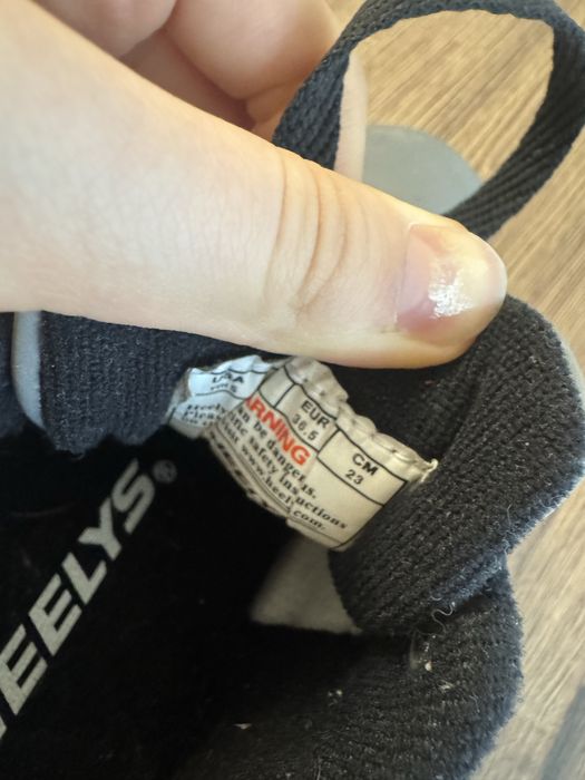 Кроссовки на колесиках Heelys