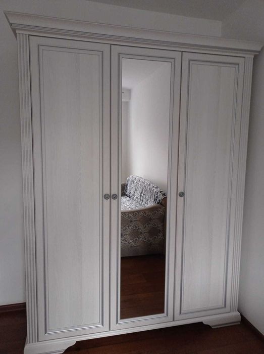 Шкаф распашной б/у (в отличном состоянии)