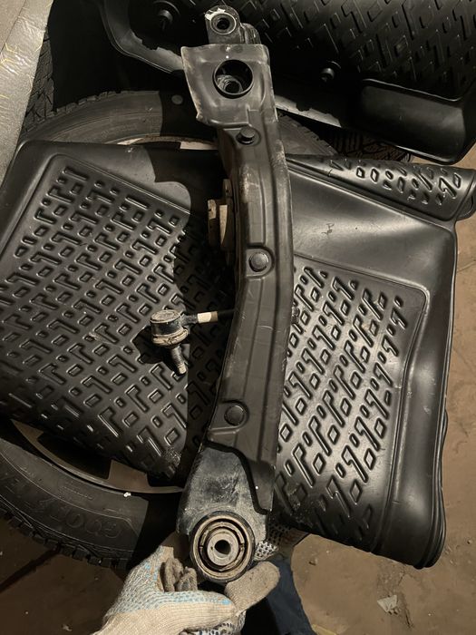 Рычаг нижний правый