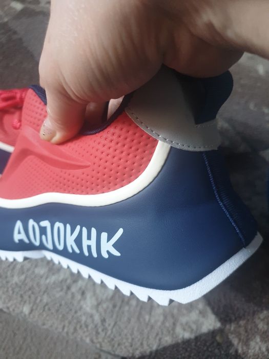 Кроссовки продам новые